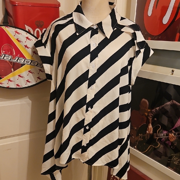 Gracia Tops - Gracia Monochrome Striped Shirt